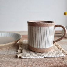 Load image into Gallery viewer, 美濃燒 SHOTOEN 手作馬克杯 Natural beige Stripe - SOLOBITO