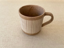 Load image into Gallery viewer, 美濃手作馬克杯 Natural beige Stripe - SOLOBITO
